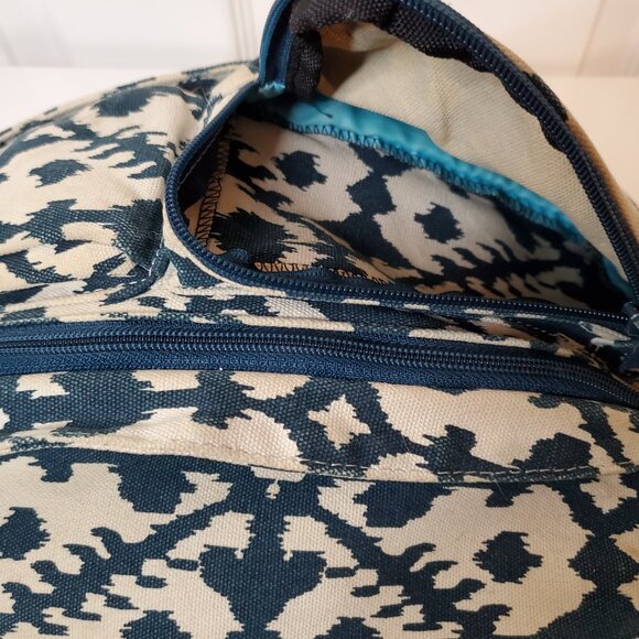 Kavu Rope Sling Pack Crossbody Bag with Adjustable Strap - Navy & Cream - Picture 4 of 6